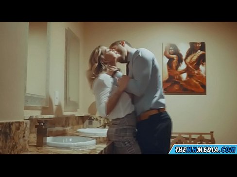 ❤️ כשבלונדינית חזה מפתה אותך בשירותים ציבוריים ☑ סרטון אנאלי ב-iw.port-amurasso.ru ☑